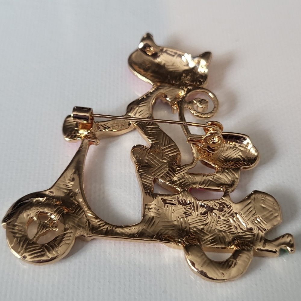 Fashion Jewelry Pink and Orange Enamel Cat Scooter Brooch - Picture 2 of 2
